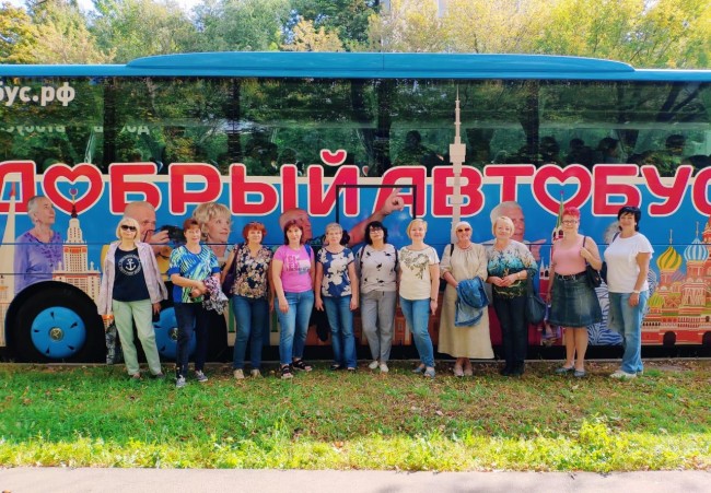 Автобусы мокрое можайск. Добрый автобус Московское долголетие. Автобус добра. Московское долголетие добрый автобус фото. Голубой автобус долголетия Москва.